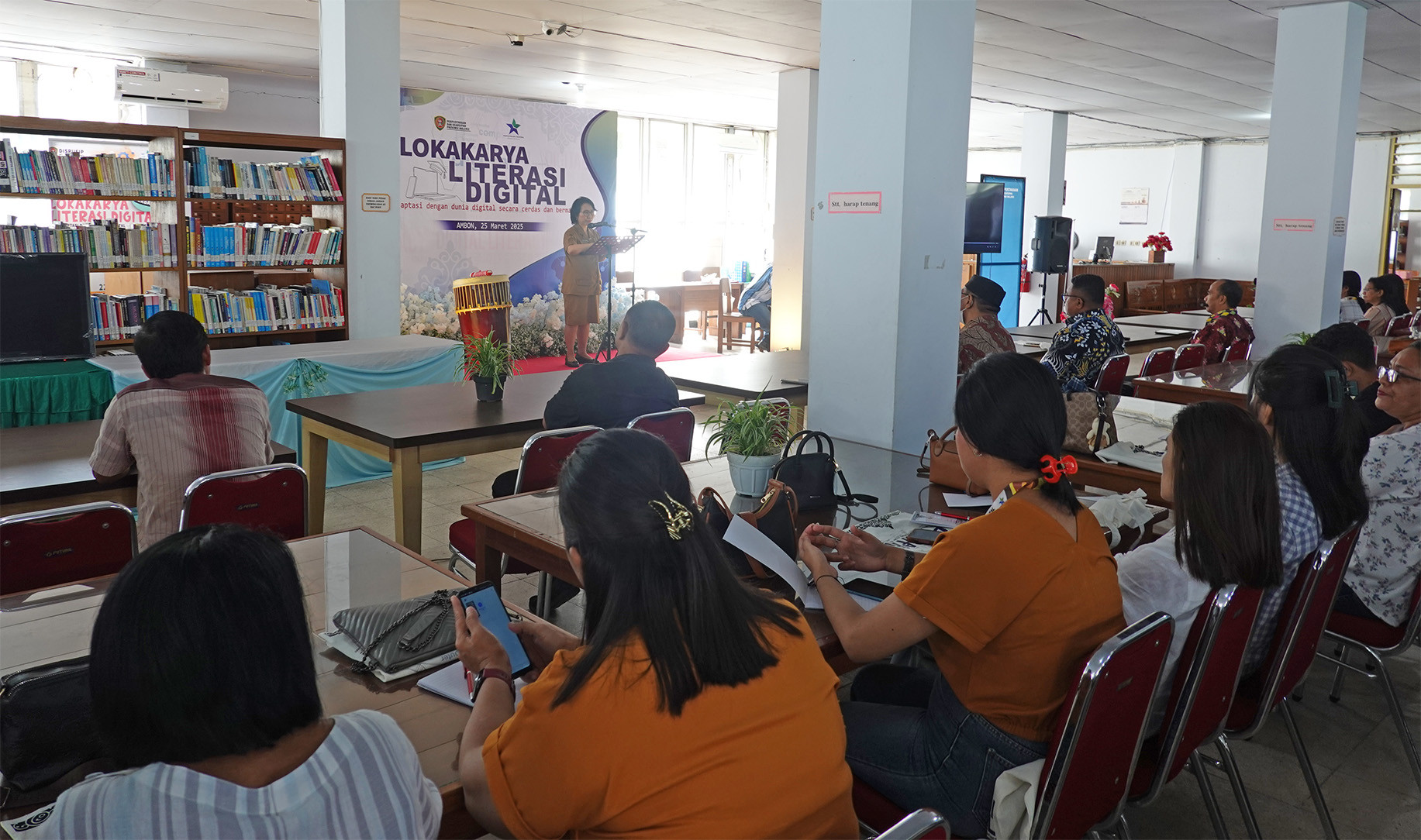 LITERASI DIGITAL UNTUK MASYARAKAT UMUM MENINGKATKAN KECAKAPAN DAN KEAMANAN DI ERA DIGITAL